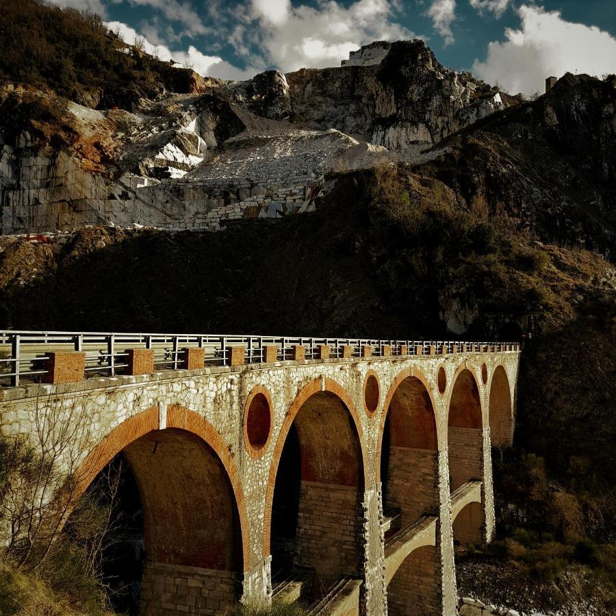 Monti Guesthouse Monti di Licciana Nardi エクステリア 写真