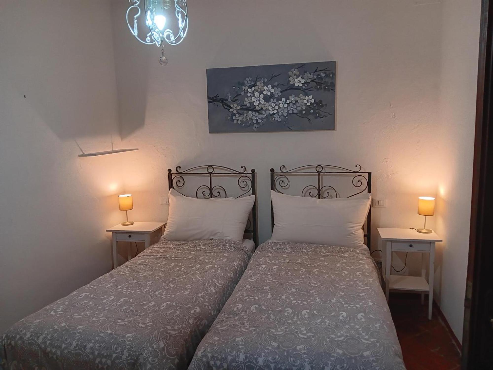Monti Guesthouse Monti di Licciana Nardi エクステリア 写真