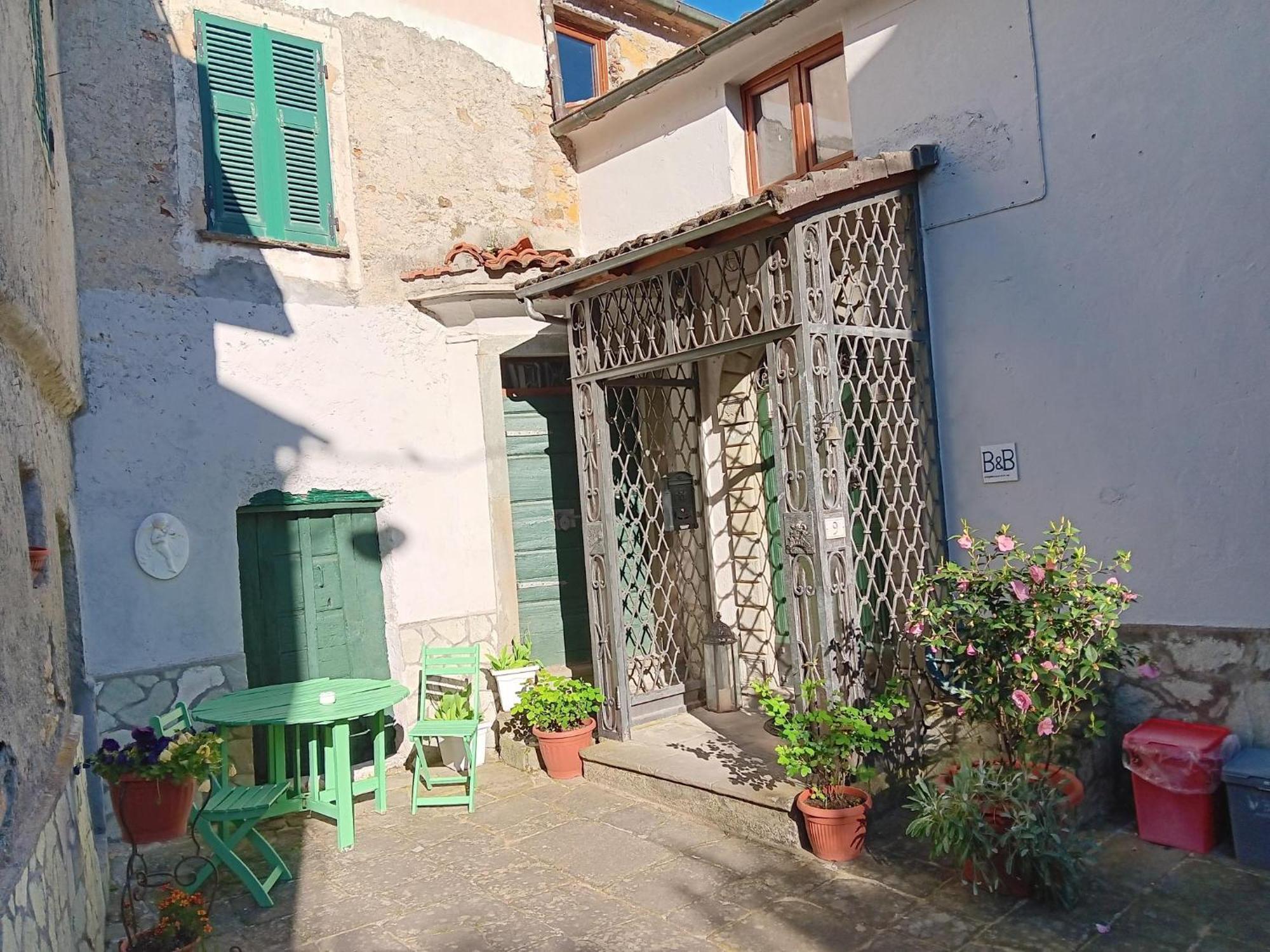 Monti Guesthouse Monti di Licciana Nardi エクステリア 写真