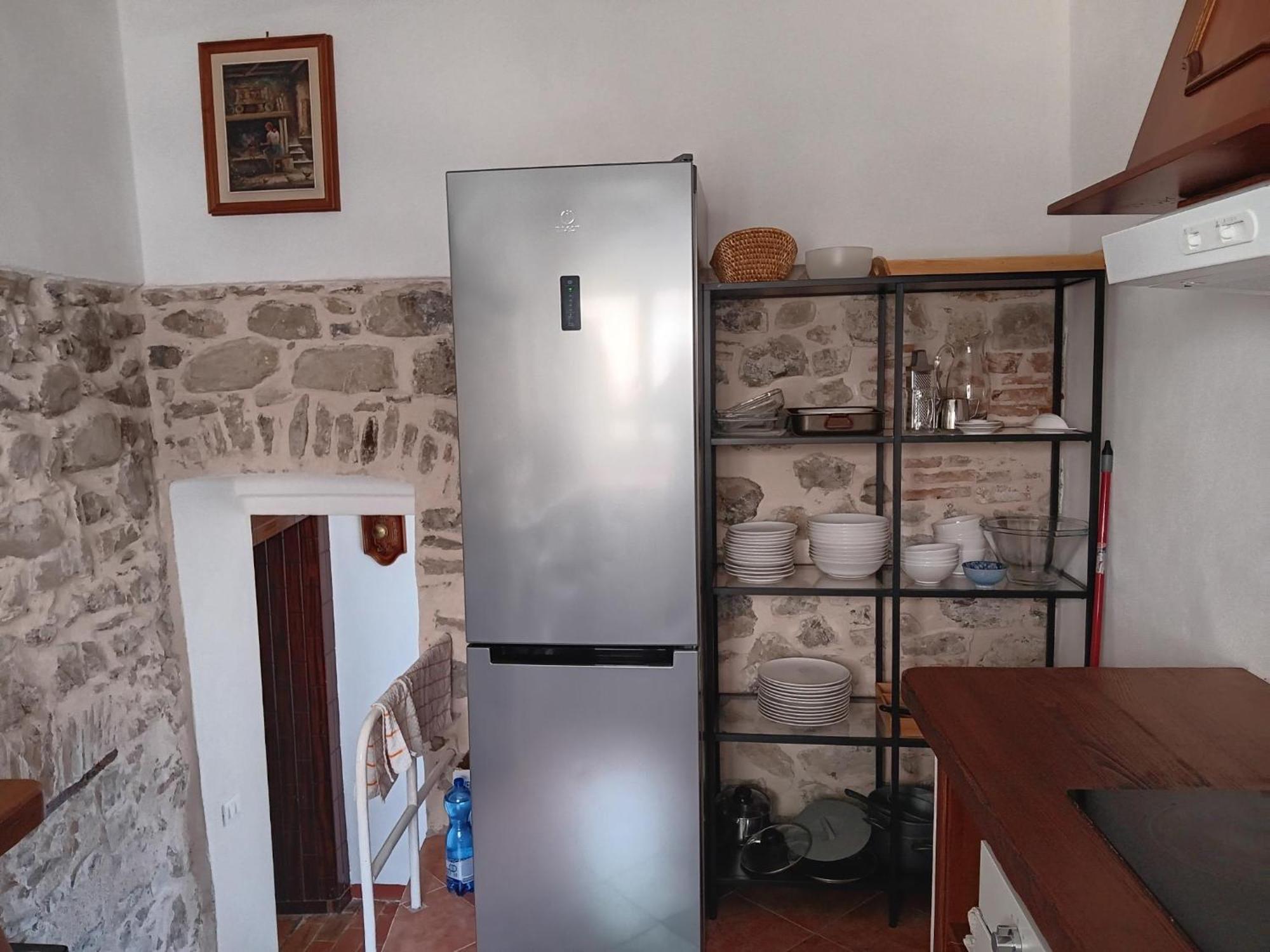 Monti Guesthouse Monti di Licciana Nardi エクステリア 写真