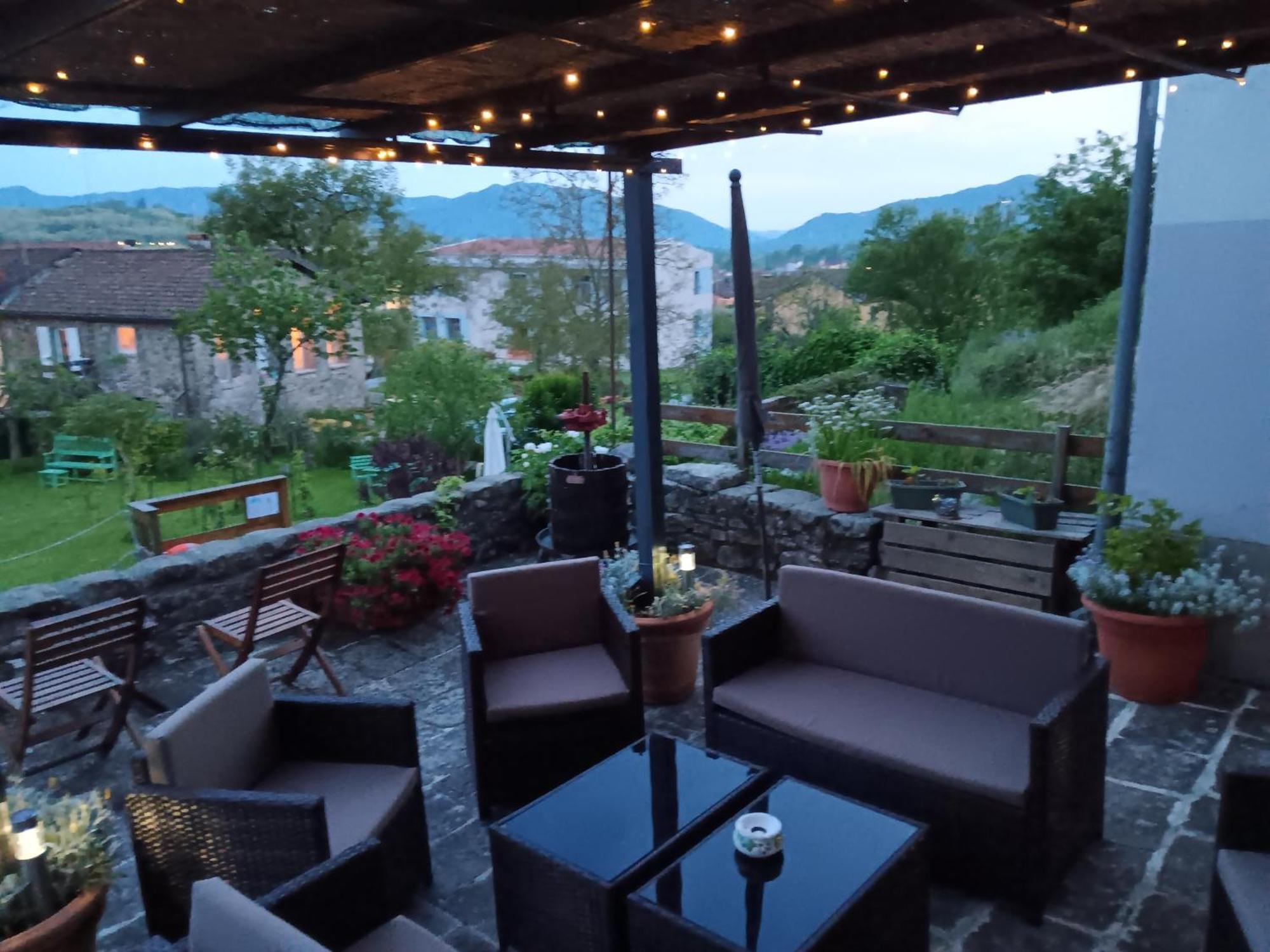 Monti Guesthouse Monti di Licciana Nardi エクステリア 写真